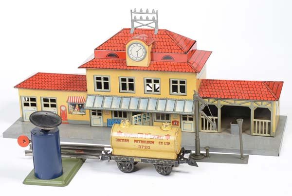Bing: English: Bing and others, Gauge 0, BP Tank-Truck, Station, accessory Deutsch: Bing und andere, Spur 0, BP Tankwagen, Bahnhof, Zubehör, Bahnhof 50 cm, (2625)