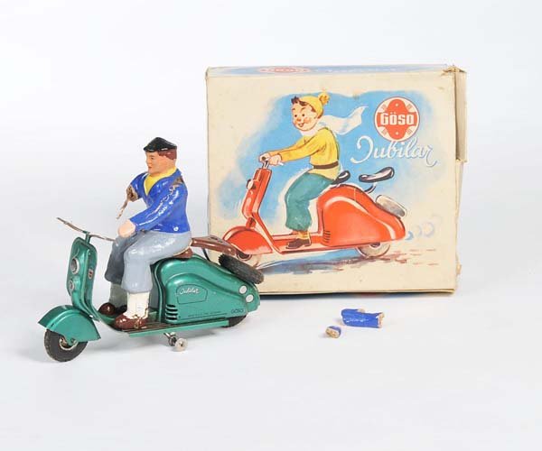 Goeso: English: Goeso, "Jubilar" and Driver, US Zone Germany, tin, paint damage, rusty, original box condition 2-, Driver: one arm abrupt, damage on composite, condition 2- Deutsch: Göso, "Jubilar" mit Fahr