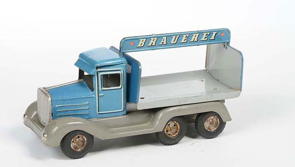 Goeso: English: Goeso, Brewery Truck, US Zone Germany, tin, windup ok, paint damage, condition 3+ Deutsch: Göso, Brauerei LKW, 21 cm, US Zone Germany, Blech, Uhrwerk ok, Lackmängel, Z 3+, (3590)