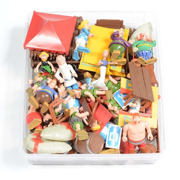 Toycloud: English: Toycloud, Big Convolute "Asterix" 1980, plastic, figures and accessory, mostly good condition Deutsch: Toycloud, Großes Konvolut "Asterix" von 1980, Kunststoff, Figuren und Zubehör, meist g