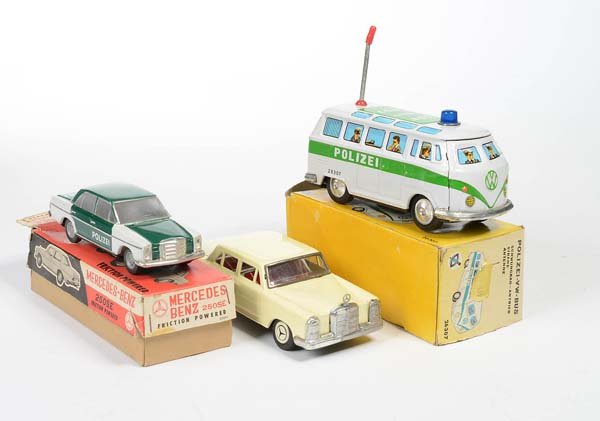 Huki: English: Huki and others, Police Bus + 2 x Mercedes, W.-Germany, Japan, tin, 3 x friction ok, 2 x original box condition 2-3, condition 1-2 Deutsch: Huki u.a., Polizei- Bus + 2 x Mercedes, 15 - 18 cm,