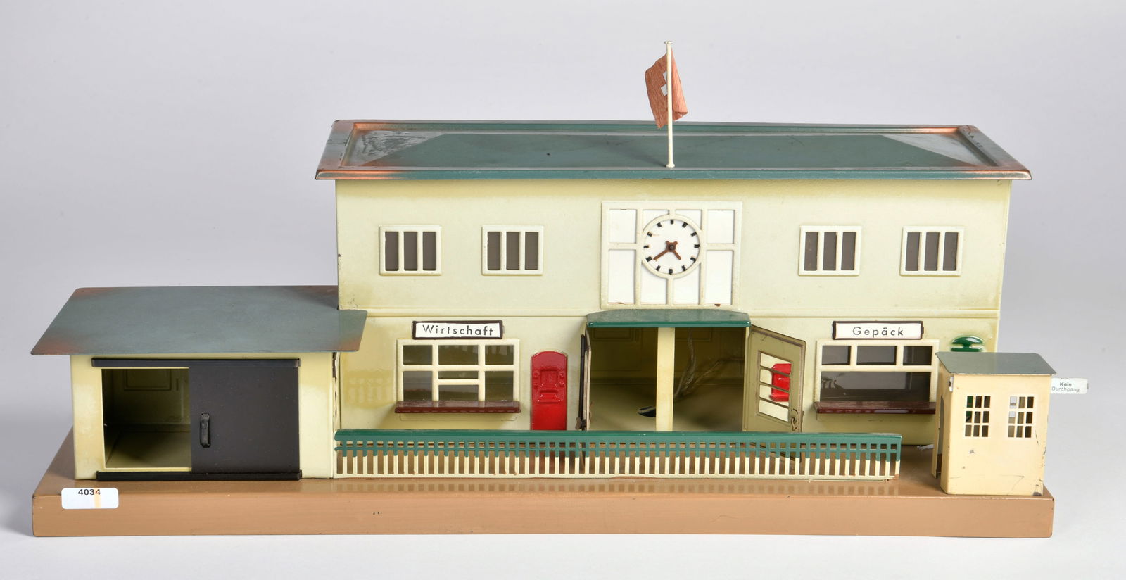 Marklin, Bahnhof 2002 (1 of 2)