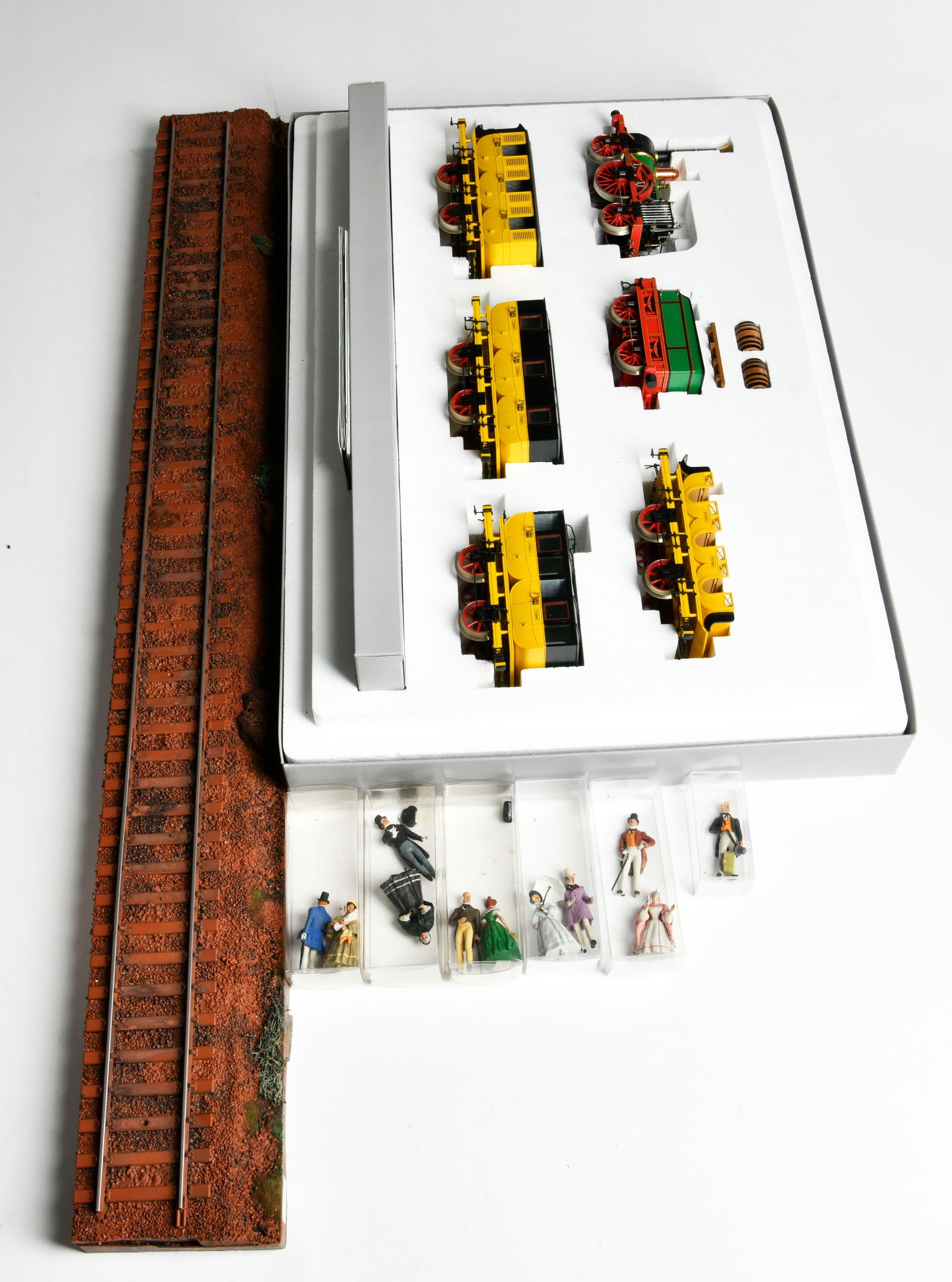 Marklin, Adler Zug mit Prasentationsgleis und Zusatzfiguren (1 of 1)