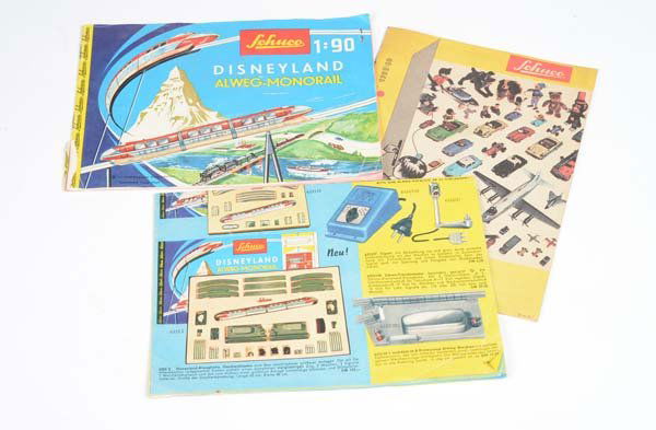 Schuco: English:Schuco, 3 Catalogues (1x Reproduction), condition 2/3 Deutsch:Schuco, 3 Kataloge (1x Reproduktion), Z 2/3, (3638)