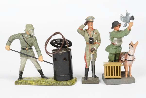 Elastolin/Lineol: English:Elastolin/Lineol, 3 Military Figures, Germany prewar, composite, condition 1 Deutsch:Elastolin/Lineol, 3 Militärfiguren, 7 cm, Germany VK, Masse, Z 1, (2410)
