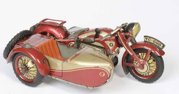 Tippco: English:Tipp&Co, Motor Cycle with Sidecar, Germany prewar, tin, windup ok, minimal paint damage, condition 2 Deutsch:Tipp&Co, Mottorad mit Beiwagen, 12,5 cm, Germany VK, Blech, Uhrwerk ok, min. Lackm�