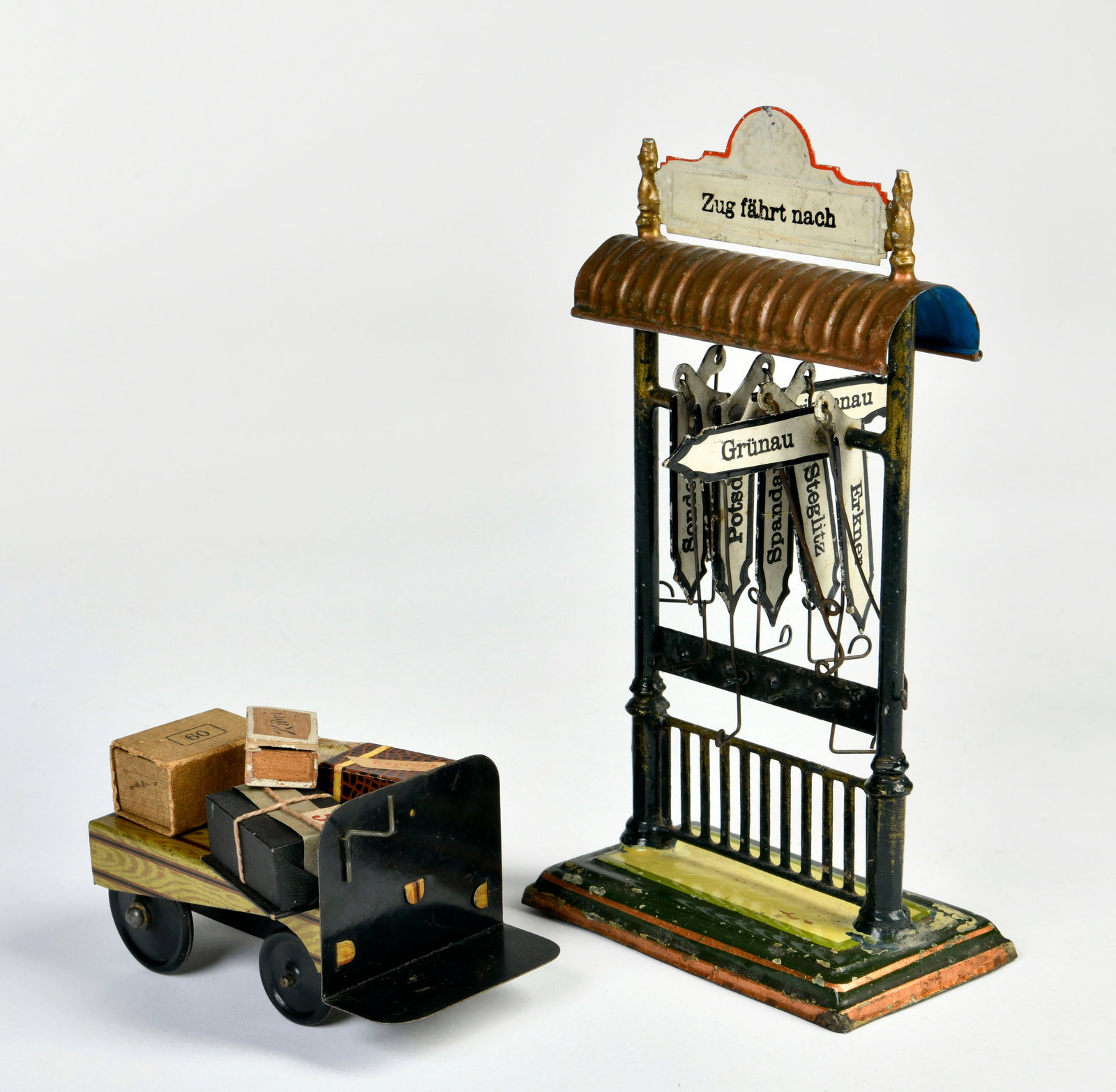 Marklin u.a., Richtungsanzeiger und Gepackwagen (1 of 2)