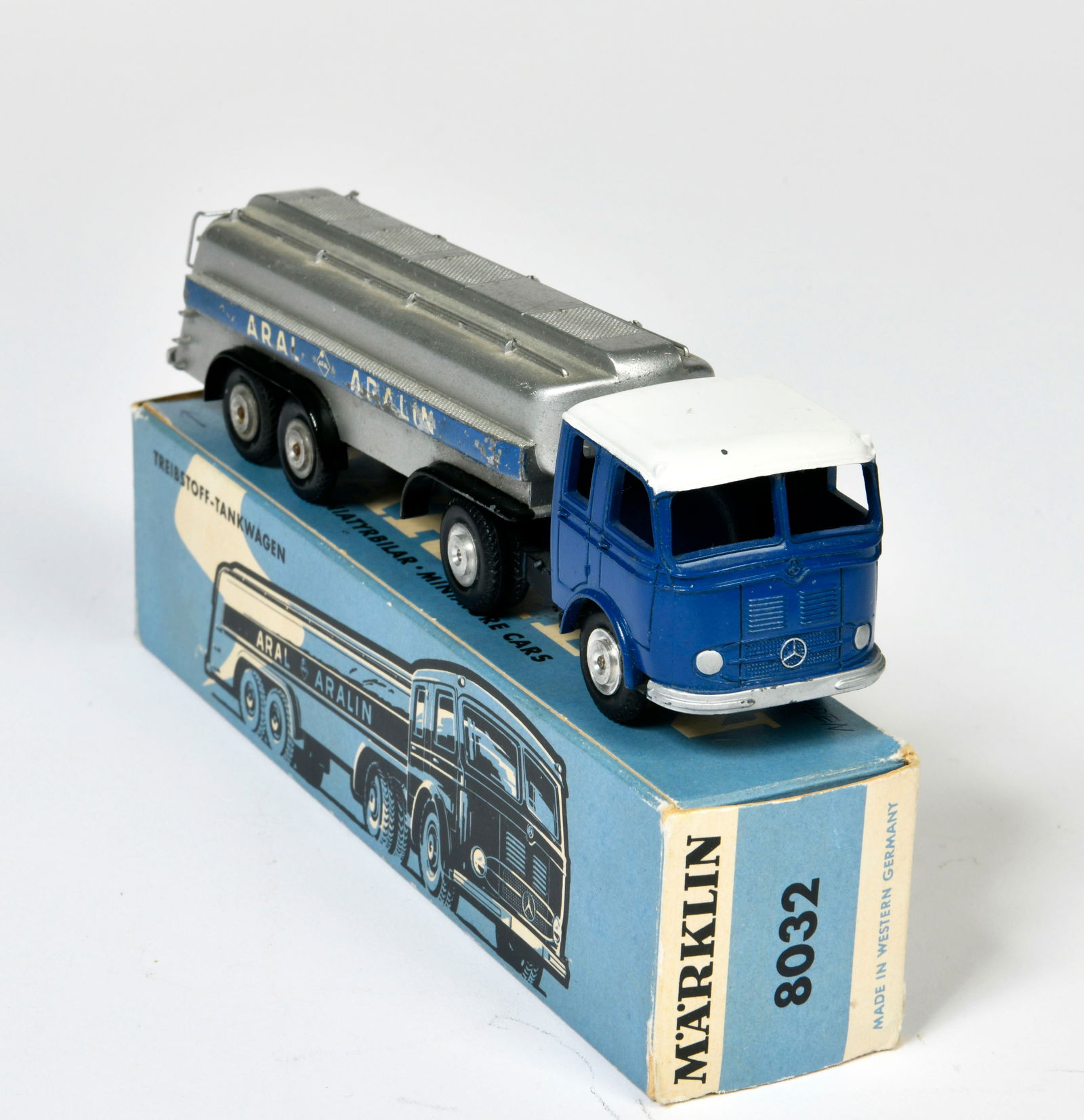 Marklin, Aral Tankwagen 8032 (1 of 1)