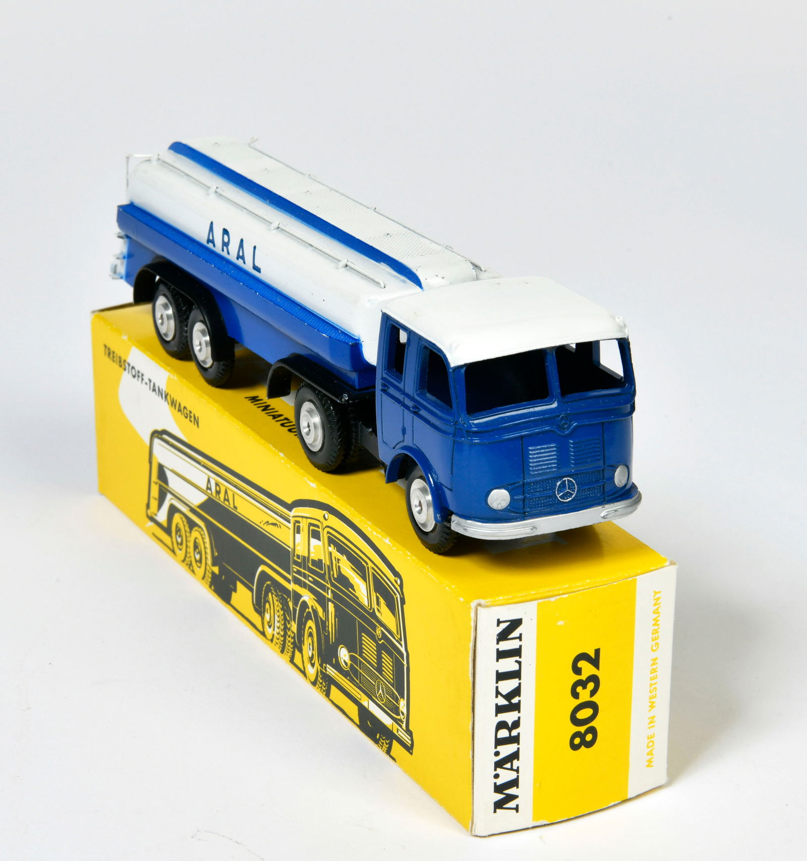 Marklin, Aral Tankwagen 8032 (1 of 1)