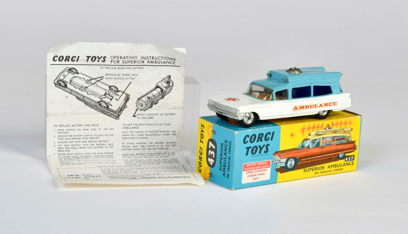 Corgi Toys, 437 Superior Ambulance on Cadillac Chassis (1 of 2)
