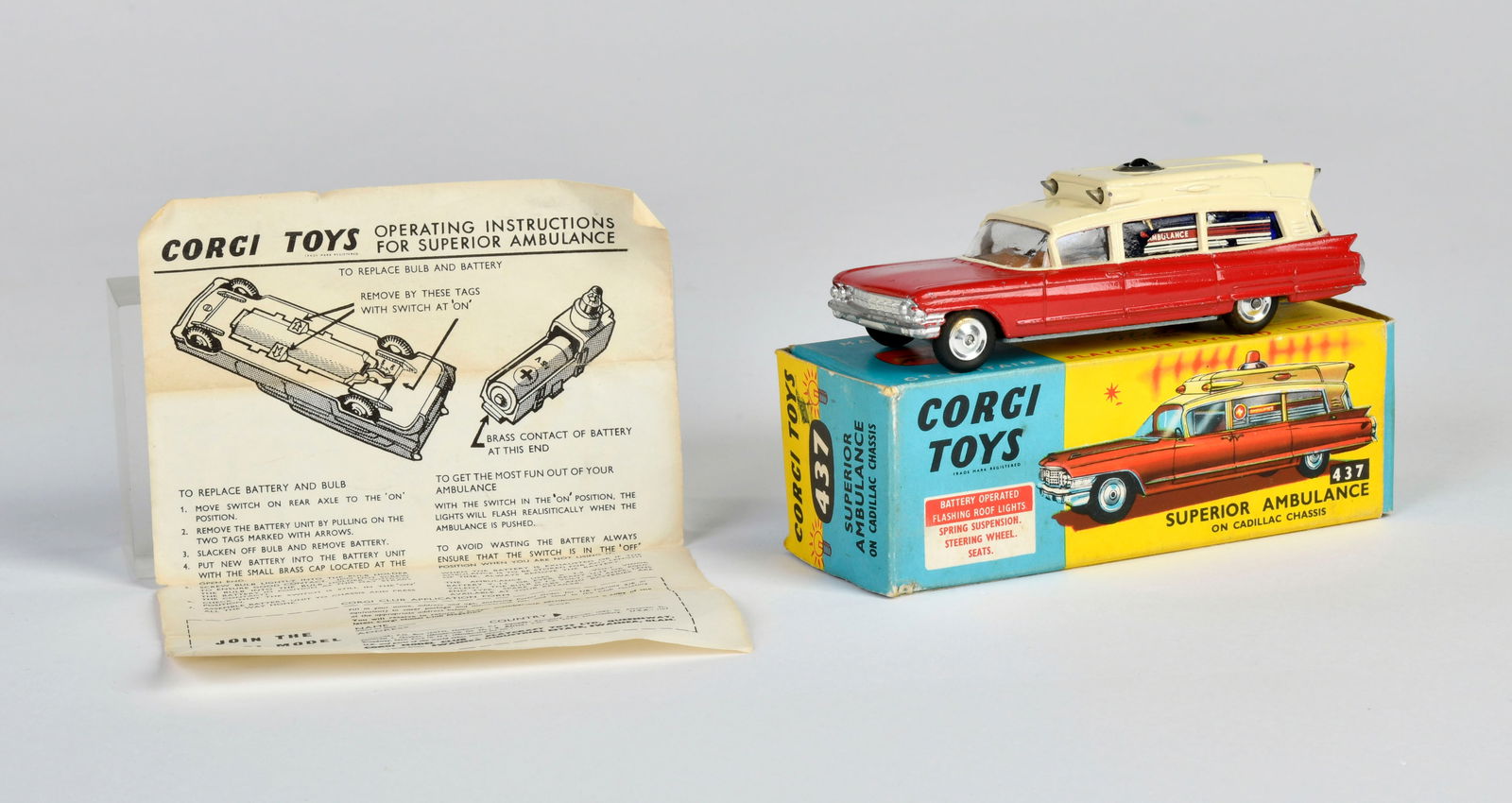 Corgi Toys, 437 Superior Ambulance on Cadillac Chassis (1 of 2)