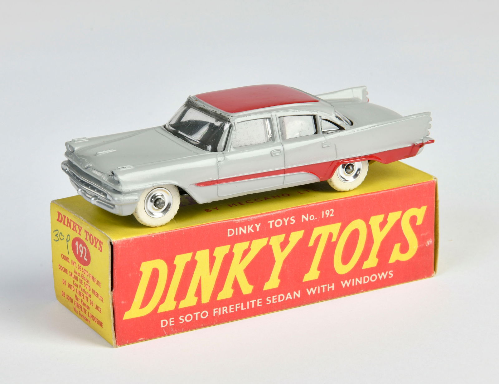 Dinky Toys, 192 Fireflite Sedan (1 of 2)
