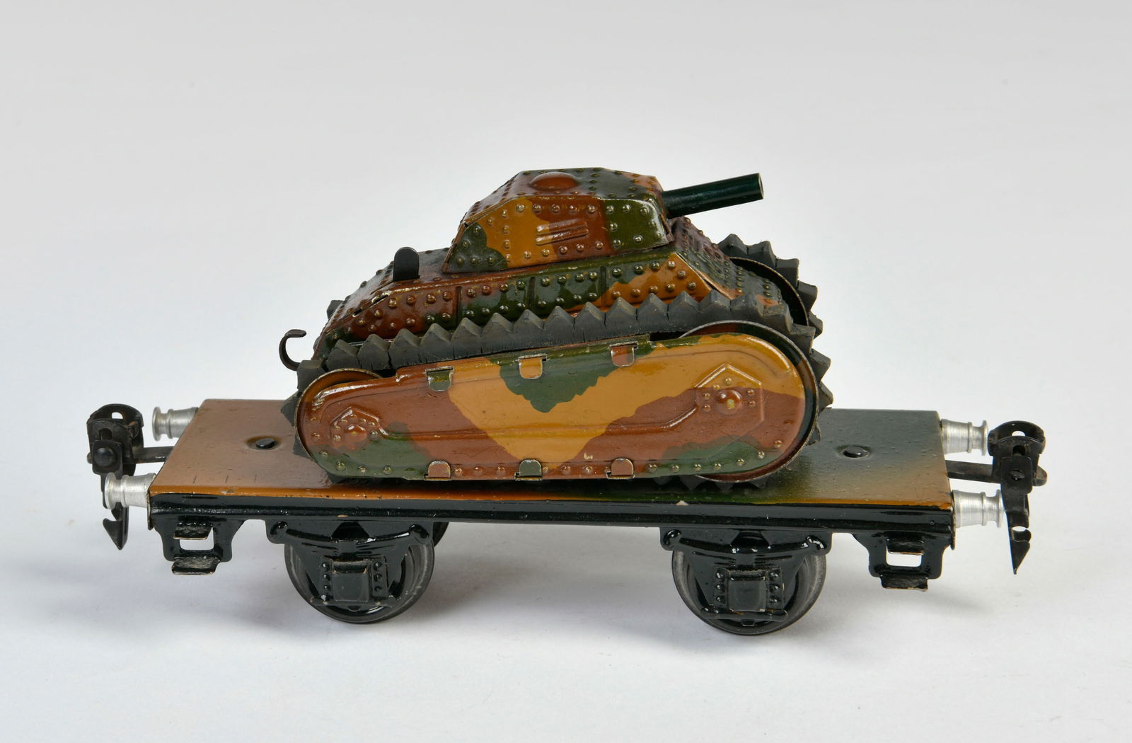 Marklin, Plattformwagen mit Panzer 1984 (1 of 2)