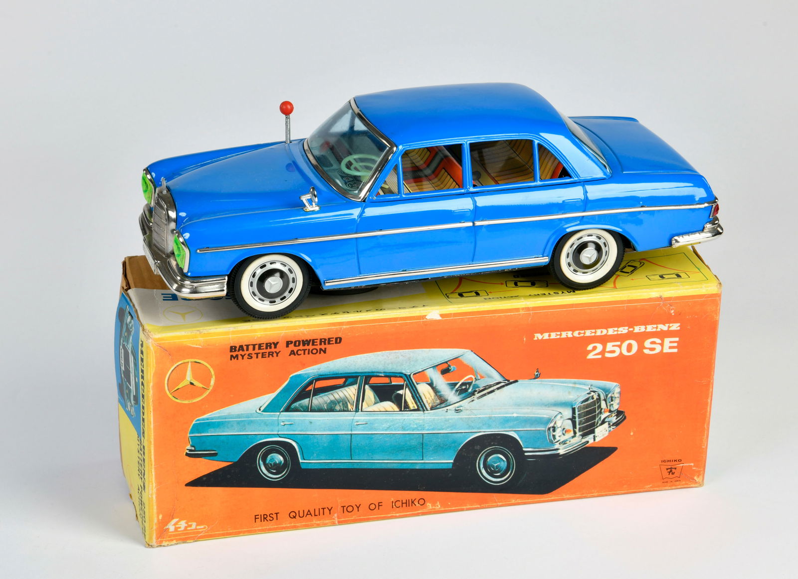 Ichiko, Mercedes 250 SE (1 of 2)