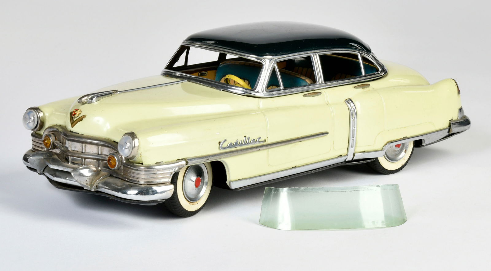 Marusan, Cadillac: Marusan, Cadillac, Japan, 30 cm, tin, function not checked, paint d., C 2-3