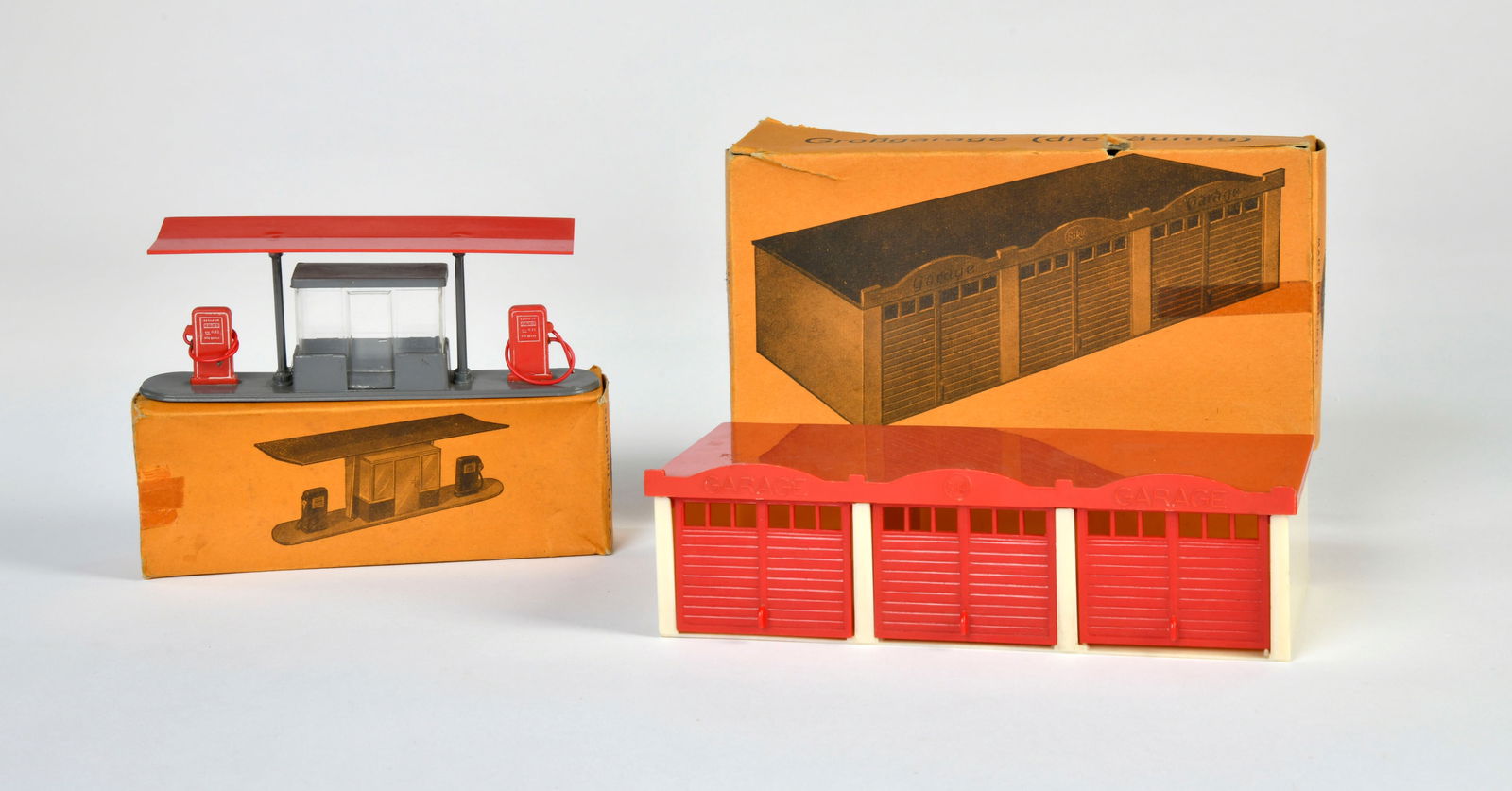 Siku, Grossgarage, Tankstelle (1 of 2)