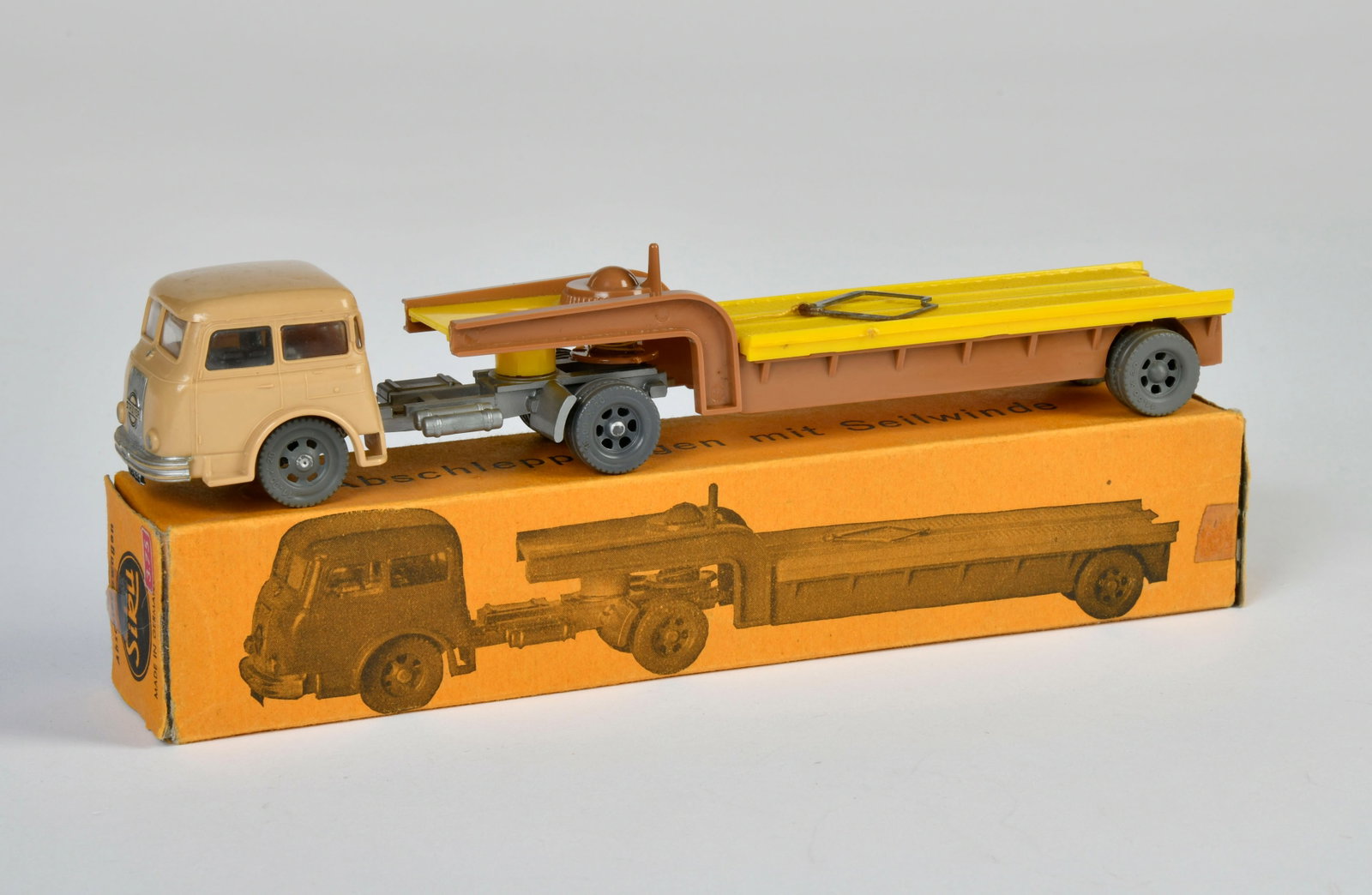 Siku, Abschleppwagen mit Seilwinde, V 43: Siku, tow truck with winch, V 43, plastic, W.-Germany, box C 2-, C 1-