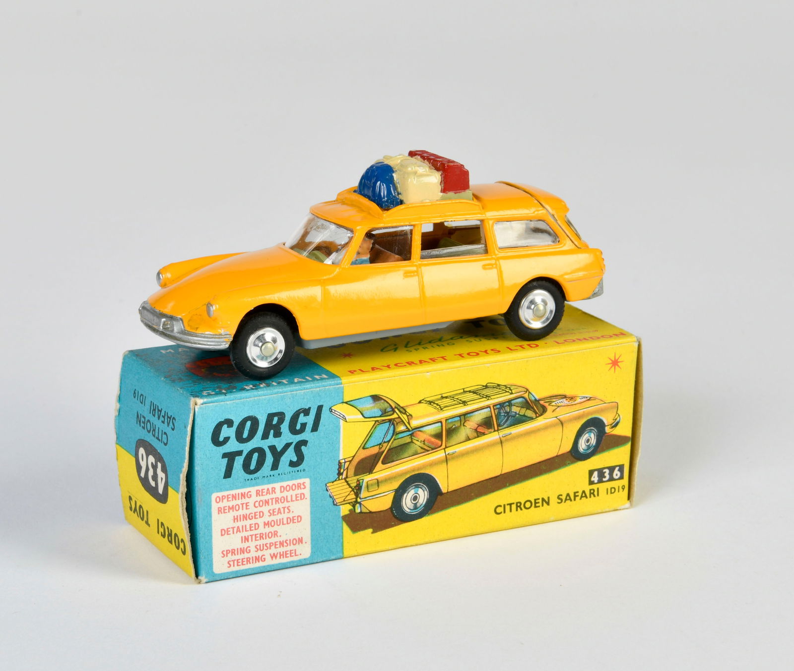 Corgi Toys, 436 Citroen Safari (1 of 2)