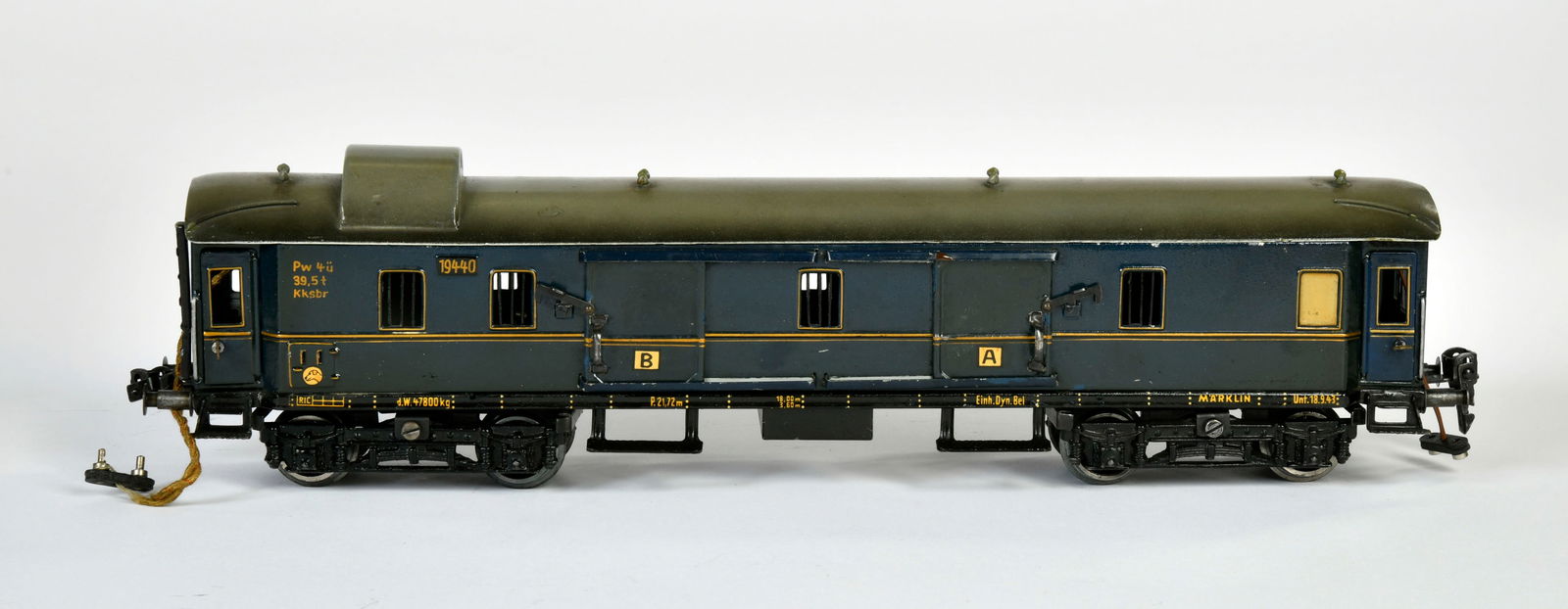 Marklin, Gepackwagen 19440 mit Beleuchtung (1 of 2)