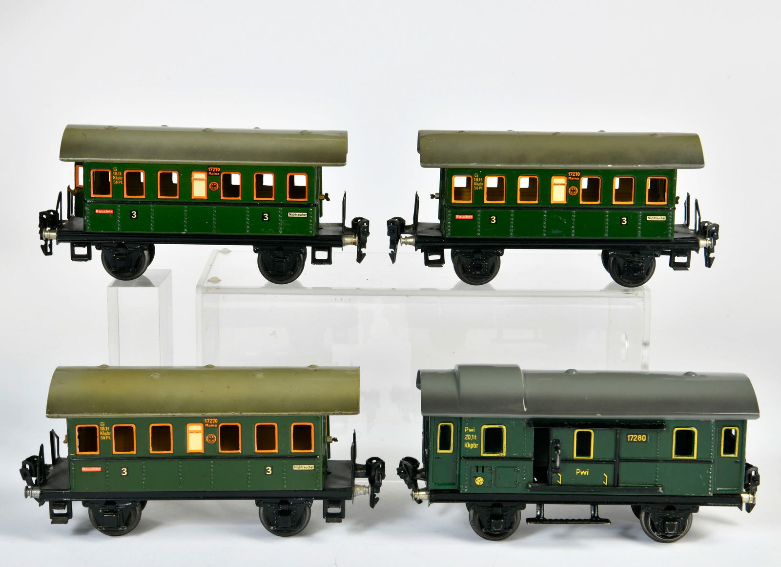 Marklin, 3 Personen- und 1 Gepackwagen (1 of 1)