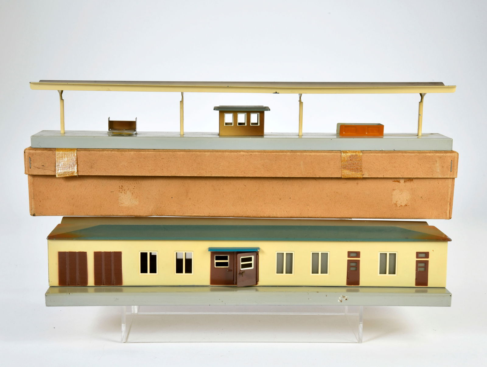 Marklin, Bahnhof + Bahnsteig 423 (1 of 1)