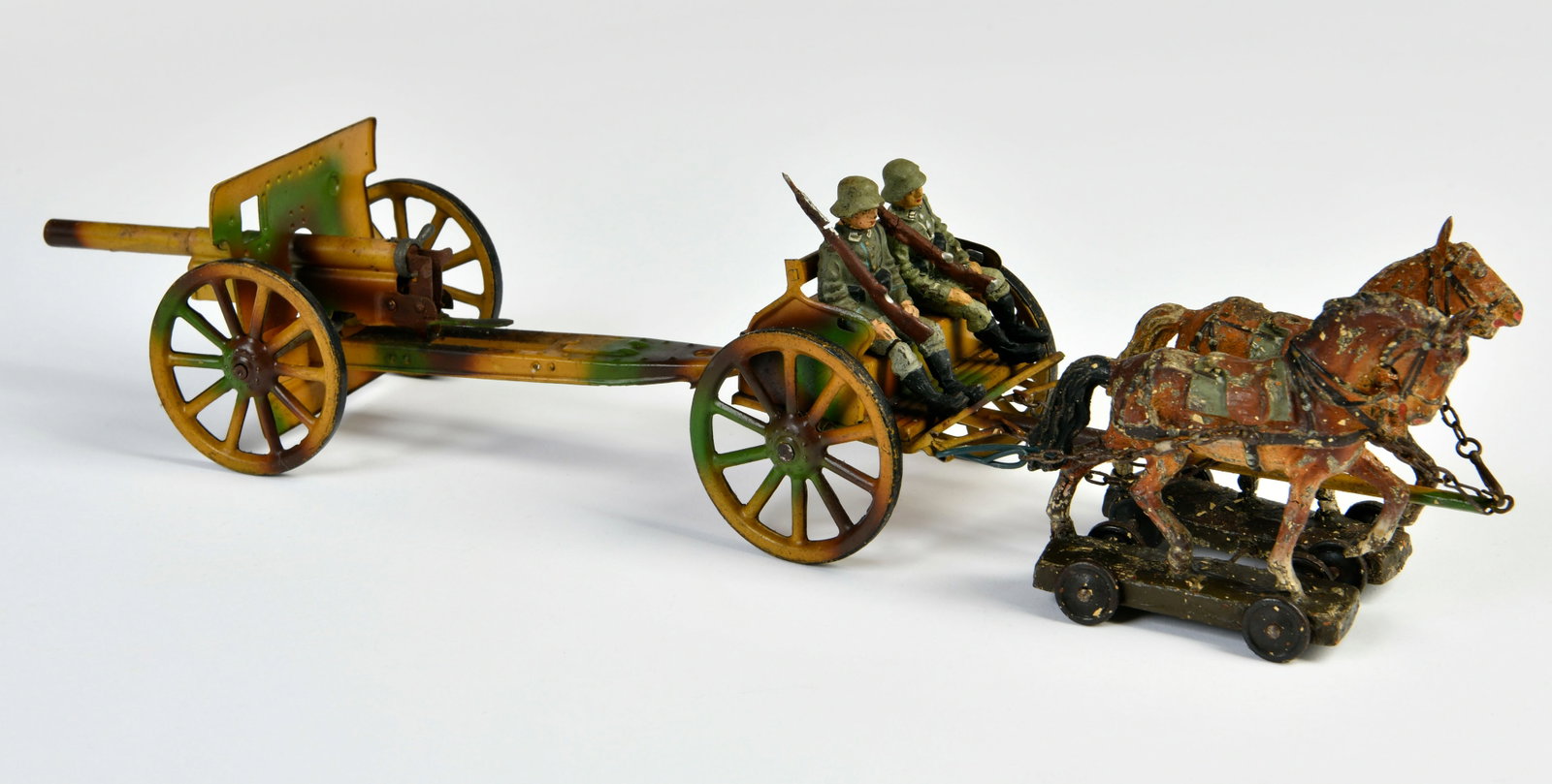 Lineol, Kutsche mit 2 Soldaten & Geschutz: Lineol, carriage with 2 soldiers and gun, Germany pw, 41 cm, tin, paint d., C 3