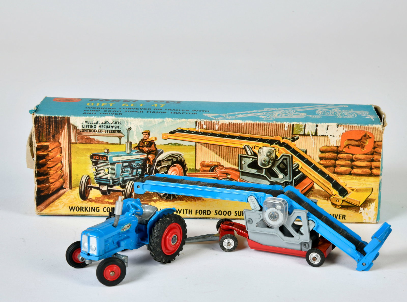 Corgi Toys, GS 47 Ford 5000 Super Major Tractor (1 of 1)