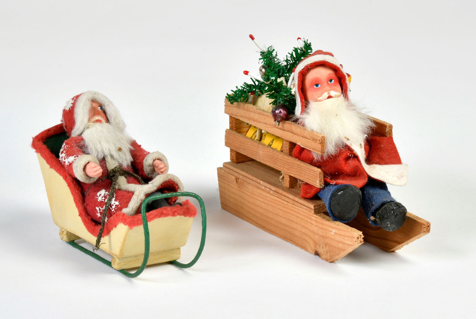 2x Weihnachtsmann auf Schlitten (1 of 1)