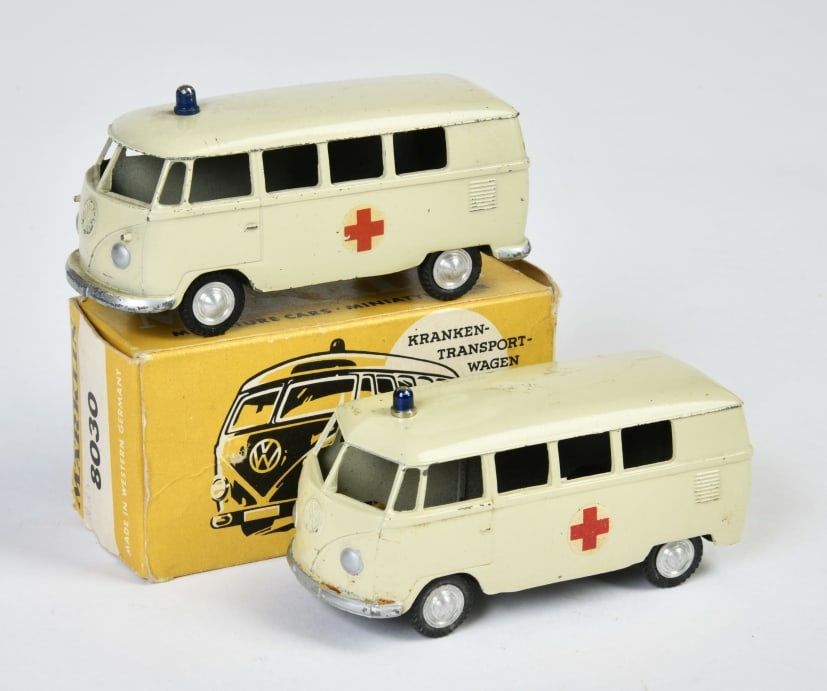 Marklin, 2x VW Krankentransportwagen 8030 (1 of 2)