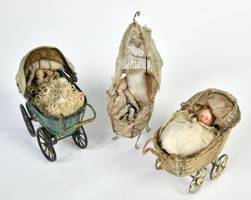 3 Kinderwagen uralt (1 of 1)