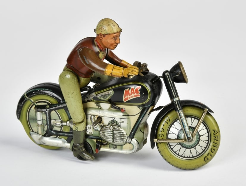 Arnold, Motorrad Mac (1 of 2)