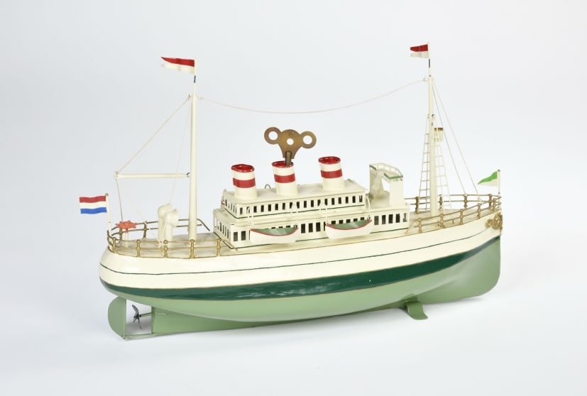 Carette, Bing, Schiff (1 of 2)