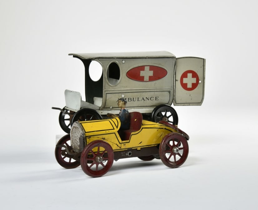 Ambulance Motorkutsche & Rennwagen (1 of 2)