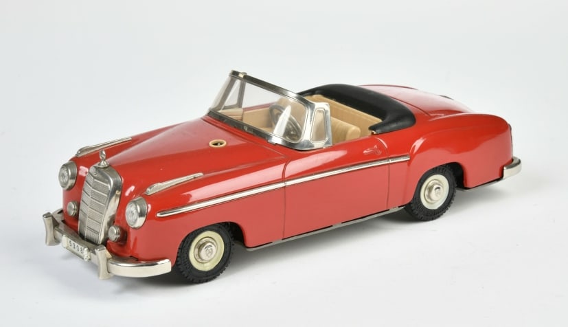 Schuco, Elektro Control Car Mercedes 220 S (1 of 2)