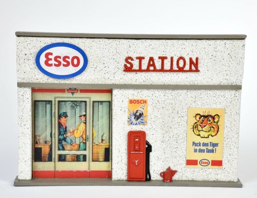 Schaufenster Display Esso Station: Schaufenster Display Esso Station, 36x24x5cm, Holz, sehr dekorativ, Z 1-2