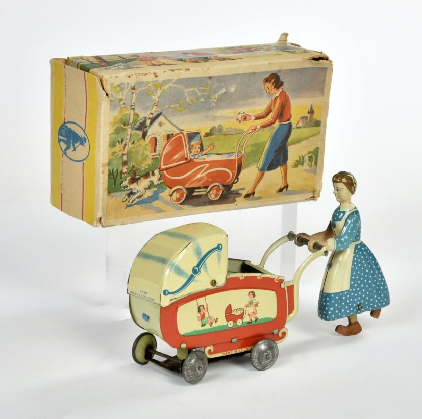 Voith, Frau mit Kinderwagen (1 of 2)