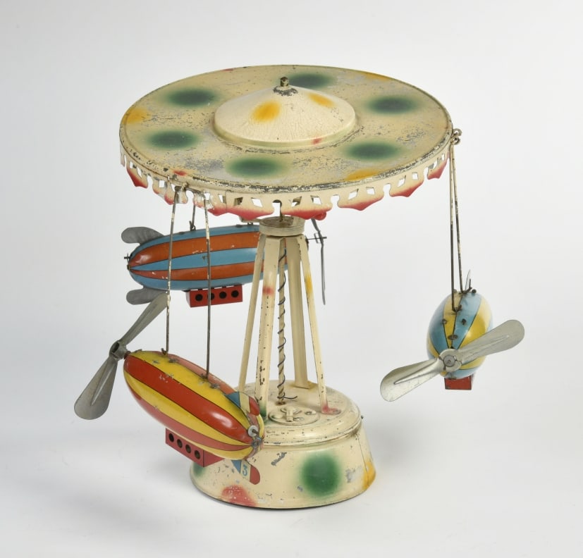 Doll, Zeppelin Karussell (1 of 2)