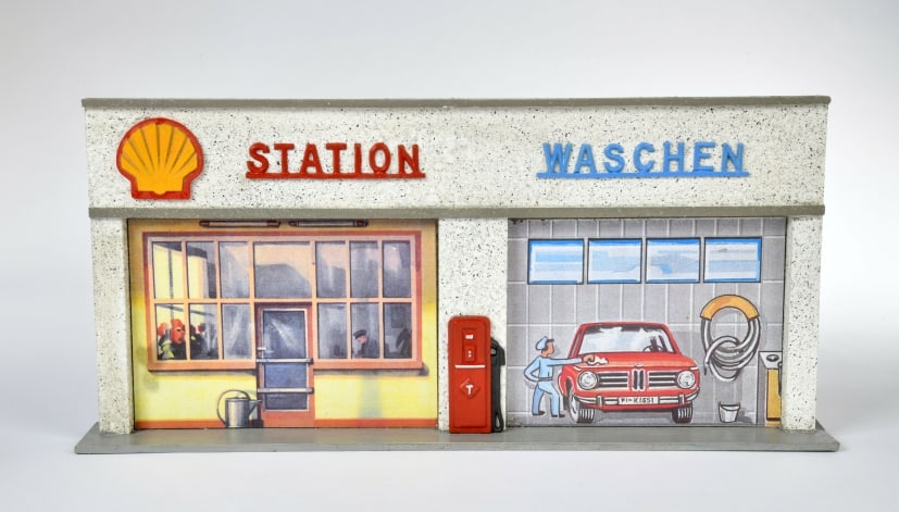 Schaufenster Display "Station Waschen" Tankstelle: Schaufenster Display "Station Waschen" Tankstelle, W.-Germany, 46x23,5 cm, Holz