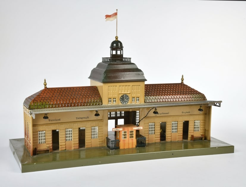 Marklin, Bahnhof 2035 (1 of 2)