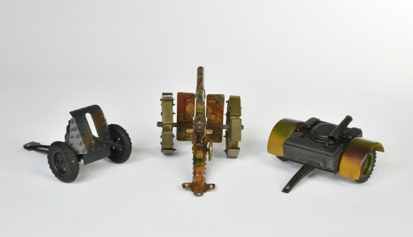 Marklin, Lineol, 2 Geschutze und Feldkuche: Marklin, Lineol, 2 Geschutze und Feldkuche, Germany VK, 13-23 cm, Z 2