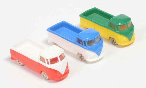 Lego: English: Lego, 3 VW loading bed cars, Denmark, plastic, condition 1/1- Deutsch: Lego, 3 VW Pritschenwagen, 5 cm, Denmark, Kunststoff, Z 1/1-, (185)