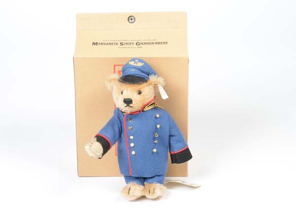Steiff: English: Steiff "Karl der Bahnbaer" Replica 90s, Germany, original box condition 1, including certificate, condition 1 Deutsch: Steiff "Karl der Bahnbär" Replica 90er, H 24 cm, Germany, Okt Z 1, mit