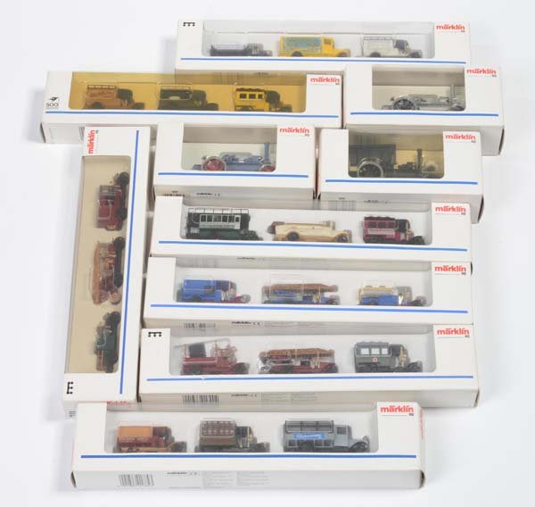 Maerklin: English: Maerklin, 10 Sets Oldtimer + Farm Machines, gauge H0, diecast, condition 1 Deutsch: Märklin, 10 Sets Oldtimer + Landmaschinen, H0, Druckguss, Z 1, (499)