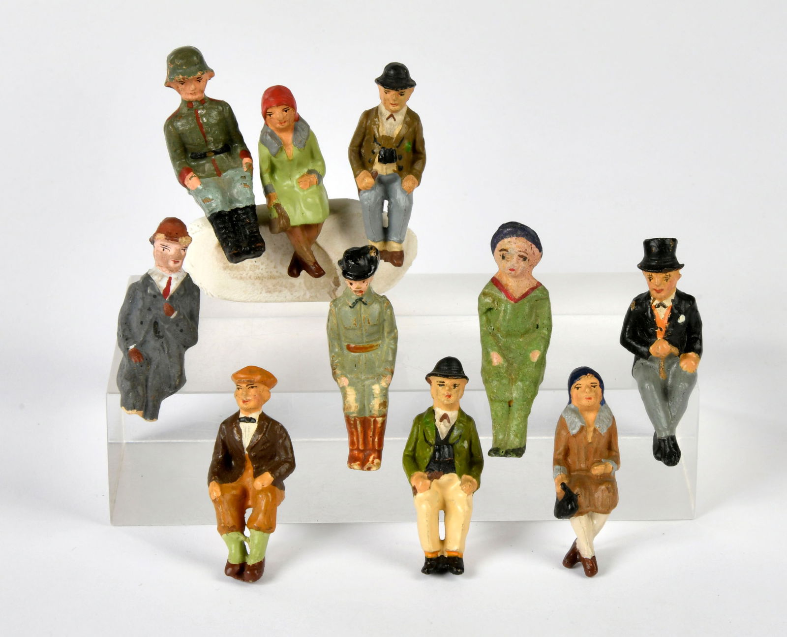 Marklin, 10 Sitzfiguren: Marklin, 10 sitting figures, 4-5 cm, composite, C 1-2