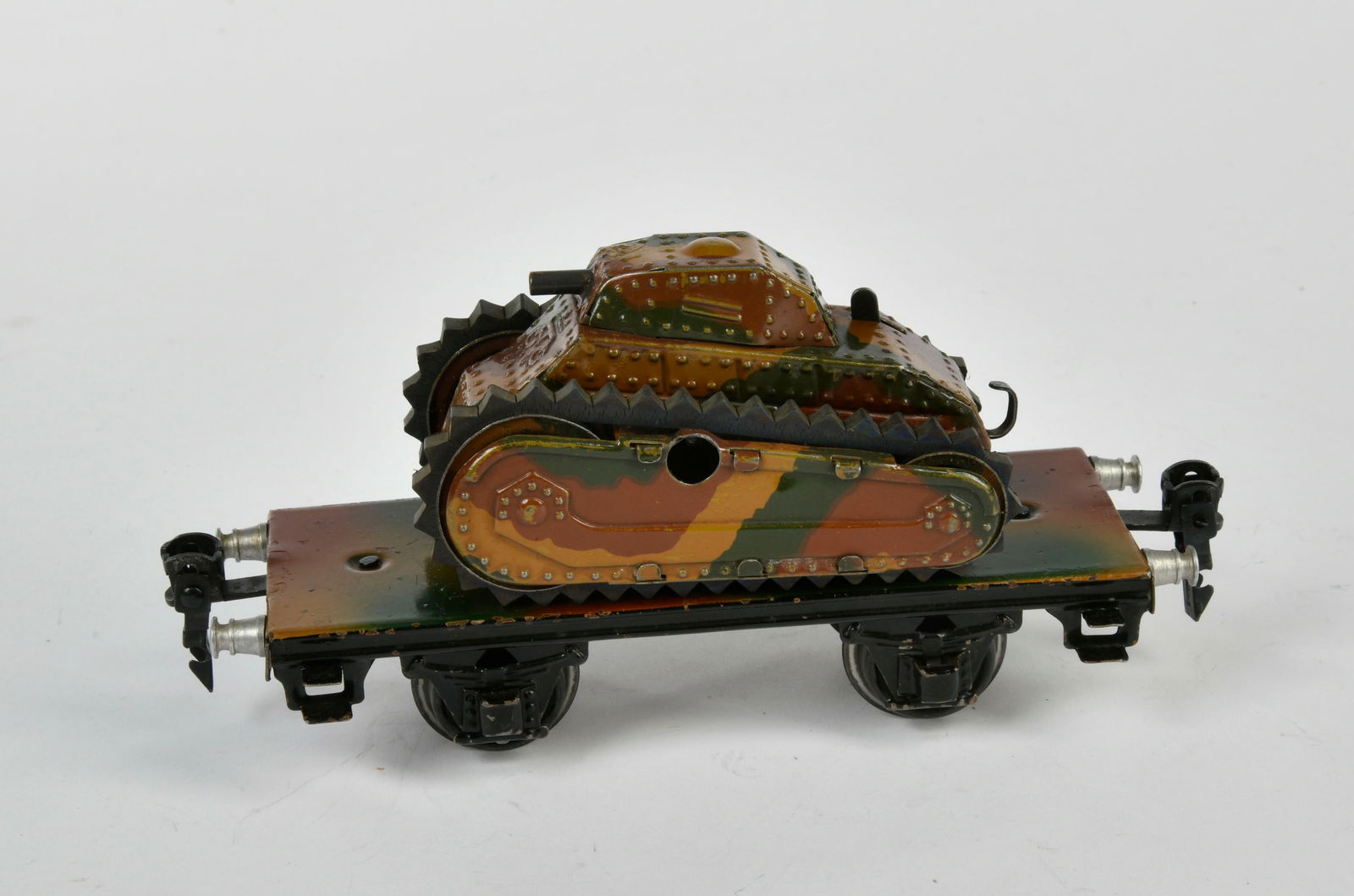 Marklin, 1984 Plattformwagen mit grossem Panzer: Marklin, 1984 platform wagon with big tunk, min. refinished, gauge 0, C 1-2