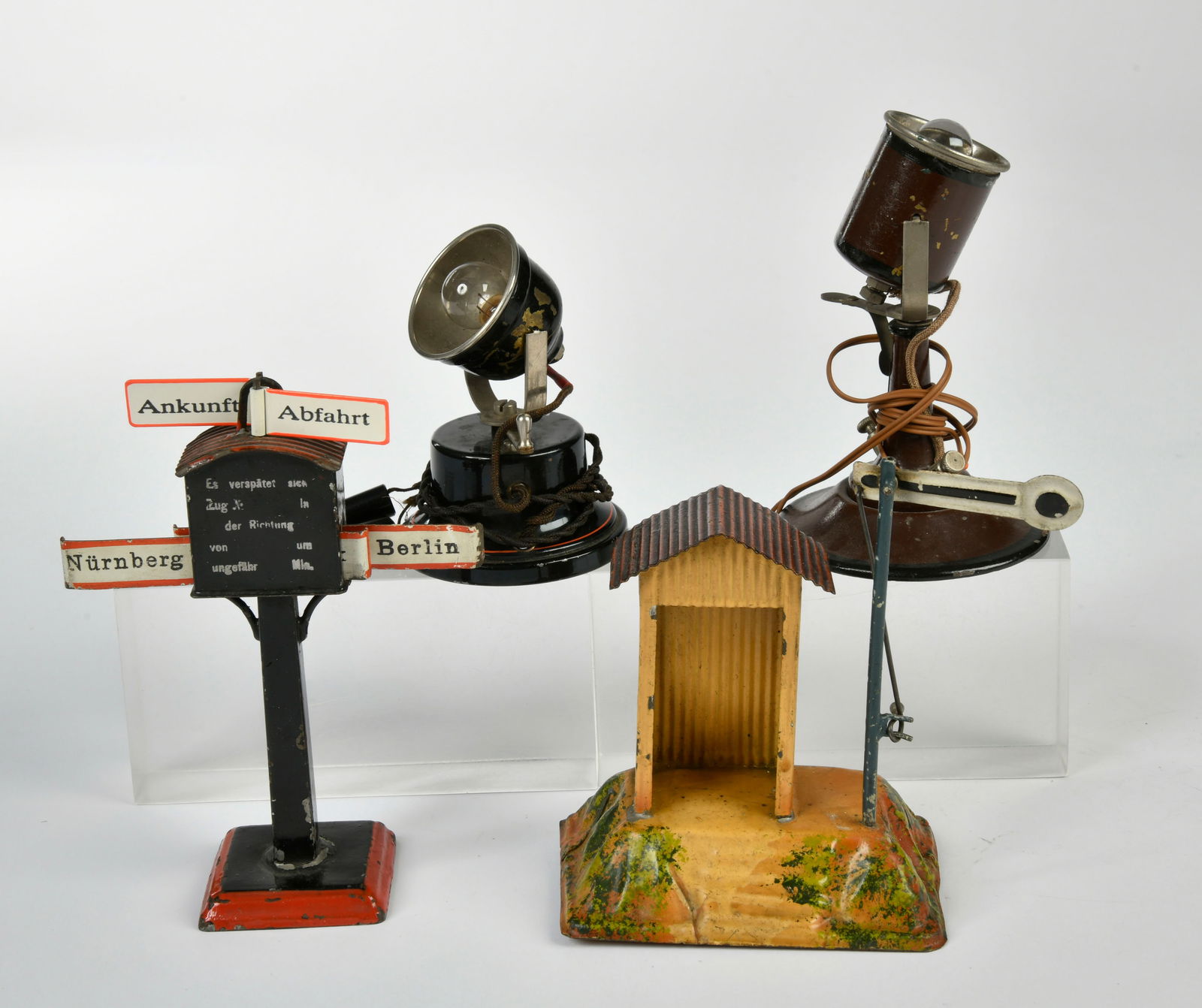 Marklin, Warterhauschen, Richtungsanzeiger, Scheinwerfer: Marklin, guard's house, direction indicator, serchlights, Germany pw, 9-11 cm, min. paint d.