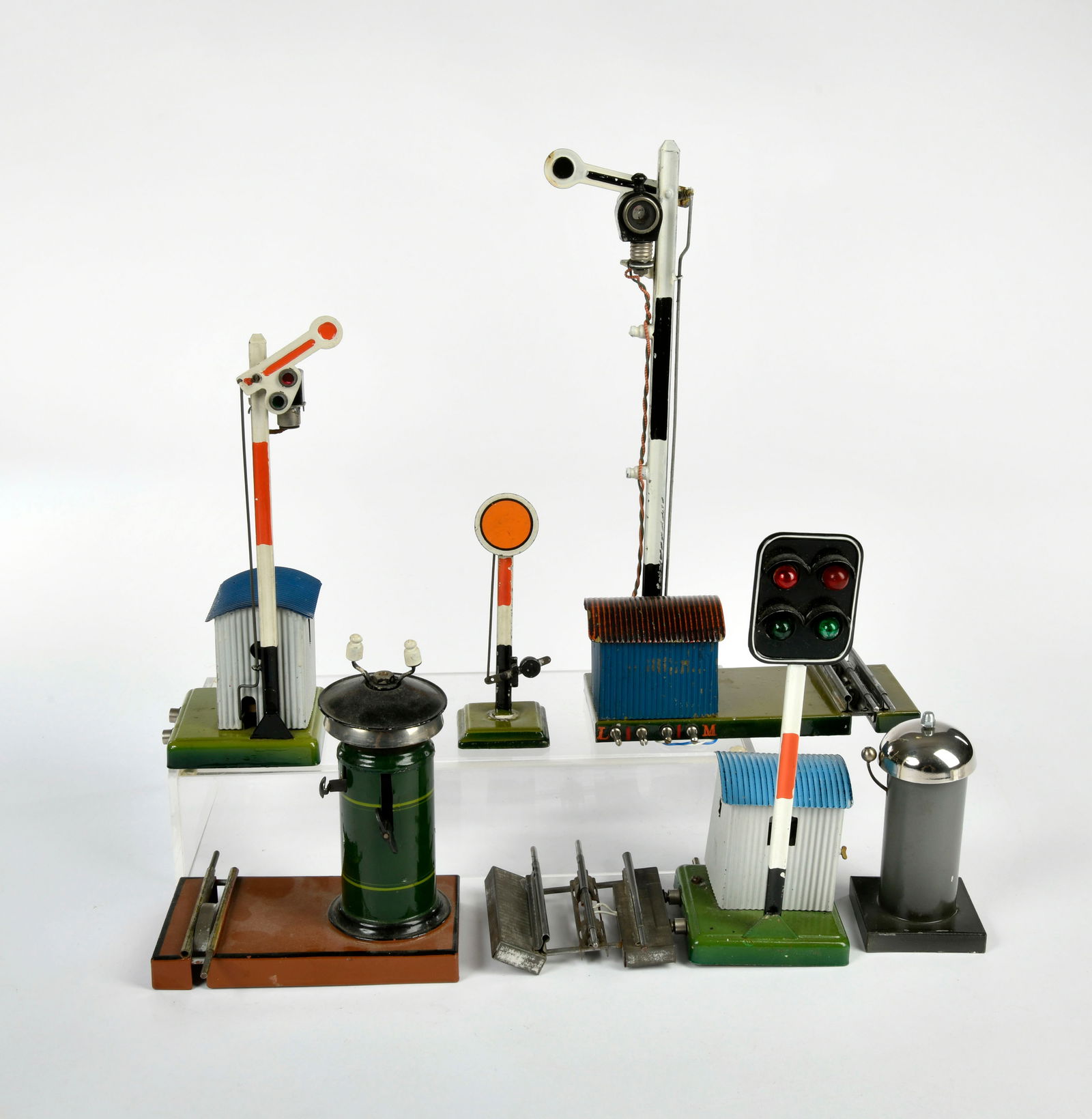 Marklin, Lautebuden, Signale mit Hausern u.a.: Marklin, bell booth, signals with house a.o., gauge 0-1, C 2