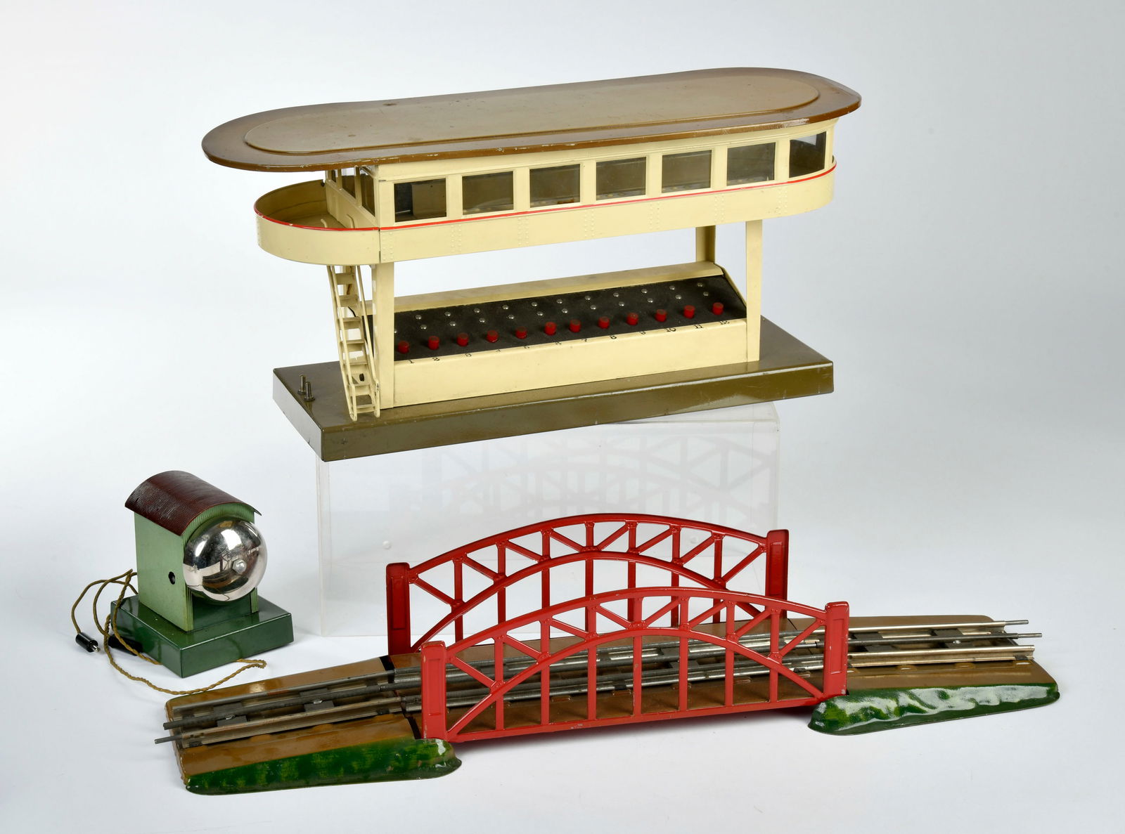 Marklin, Stellwerk, Brucke und Lautebude: Marklin, switching station, bridge and bell house, Germany pw, 10-42 cm, C 2