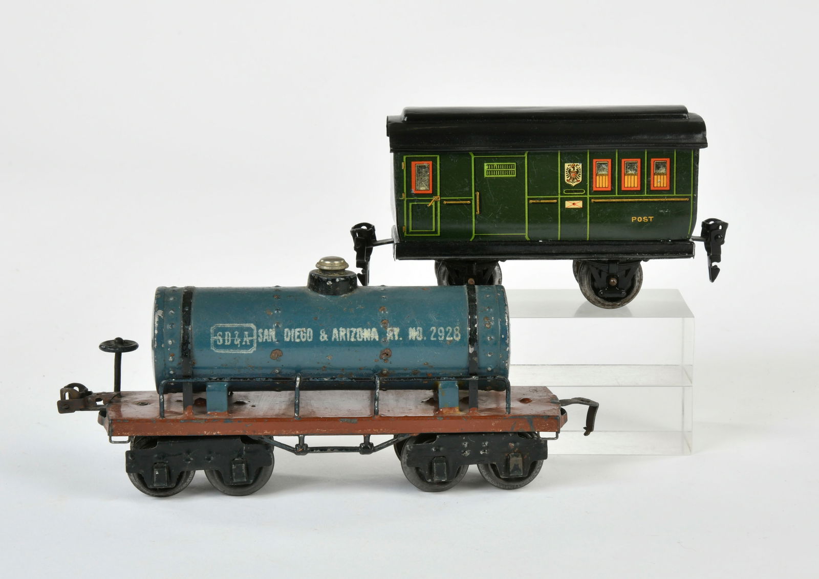 Marklin, Postwagen & amerikanischer Kesselwagen: Marklin, post wagon & American tank wagon, Germany pw, gauge 0, paint d., C 2