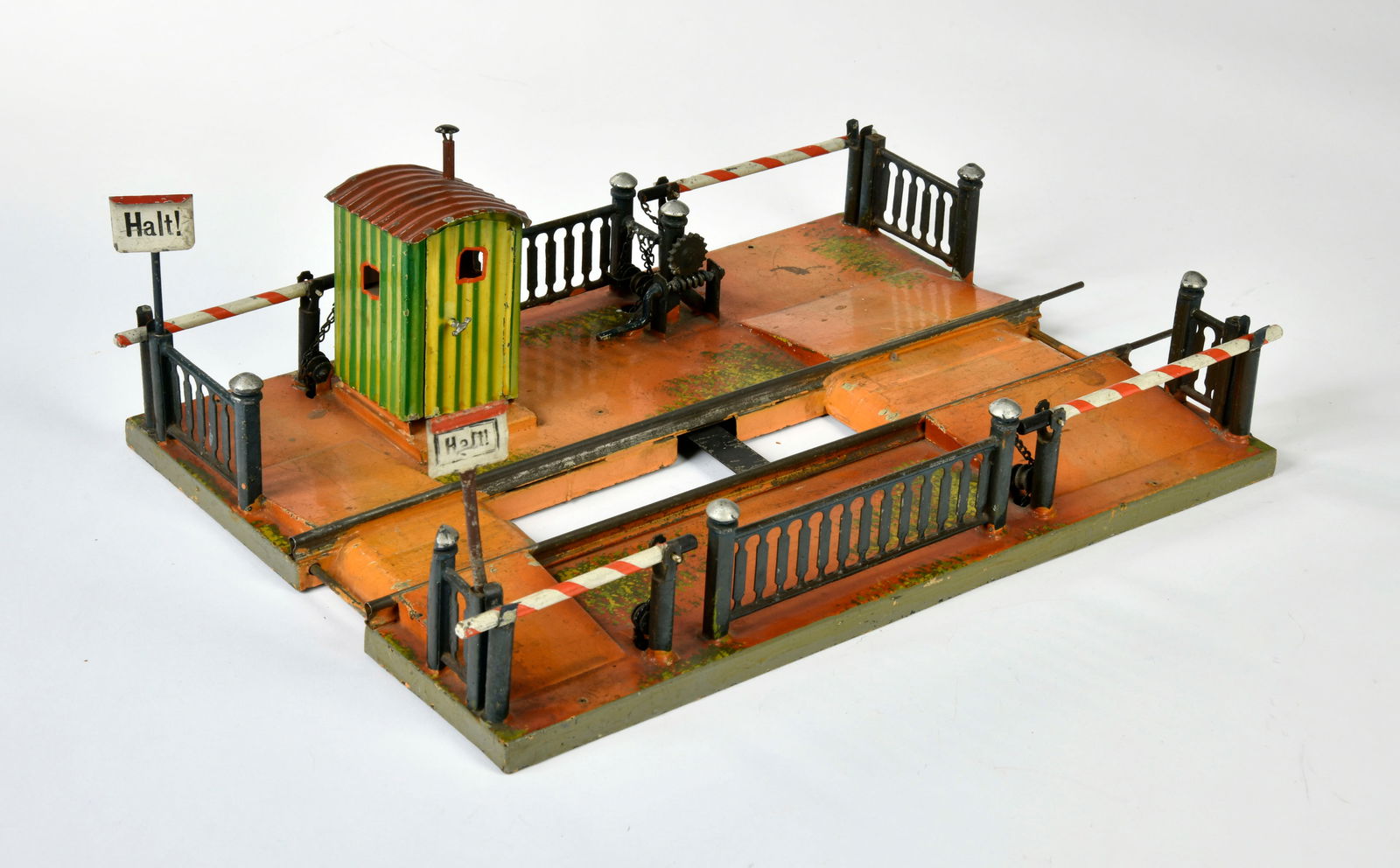 Marklin, Bahnschranke Bahnubergang: Marklin, railway barrier, Germany, circa 1910, double-sided, extendable gauge 0-3, crank winding. 35 cm, No. 2225/1, mechanism defective, otherwise C 2